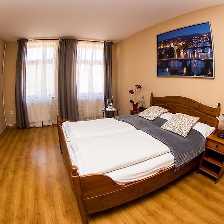 Apartman U Krale Komenskeho Їчін Екстер'єр фото