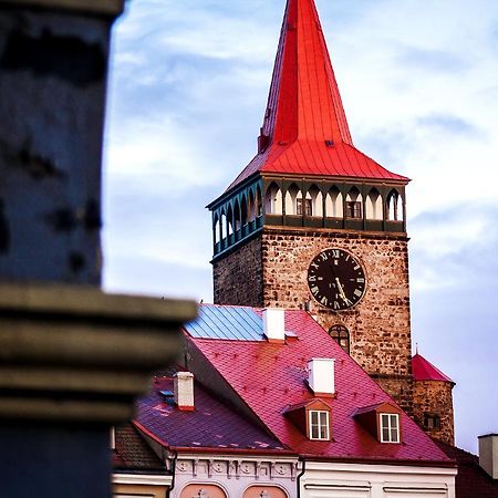 Apartman U Krale Komenskeho Їчін Екстер'єр фото