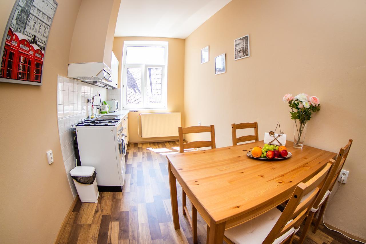 Apartman U Krale Komenskeho Їчін Екстер'єр фото