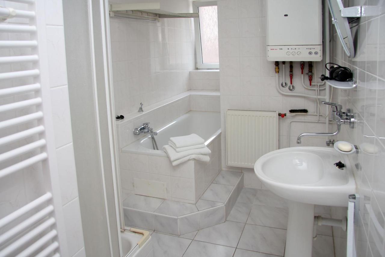 Apartman U Krale Komenskeho Їчін Екстер'єр фото